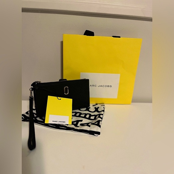 BNWT MARC JACOB’S WRISTLET WALLET - Picture 1 of 8